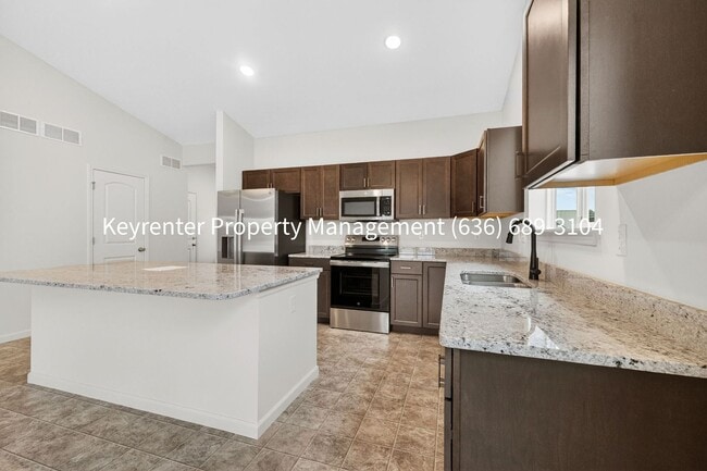 Building Photo - 825 Cedarwood Dr