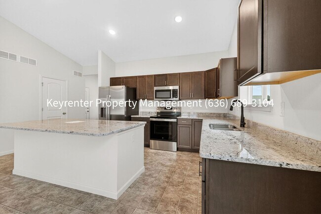 Foto del edificio - 825 Cedarwood Dr