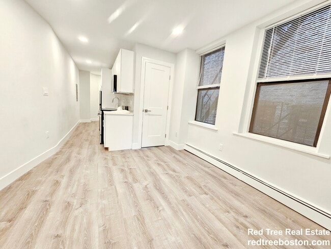 Building Photo - 44 Joy St