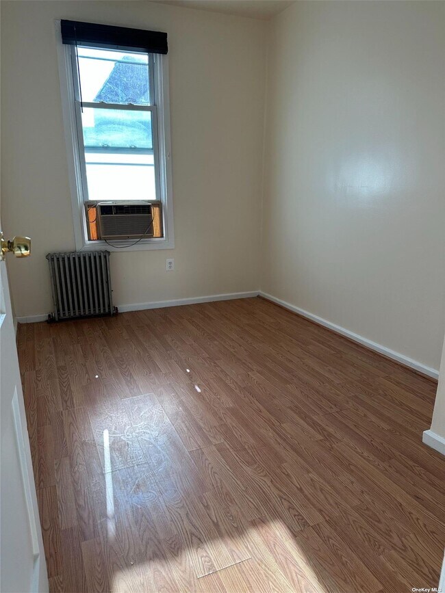 Foto del edificio - 60-14 55th St