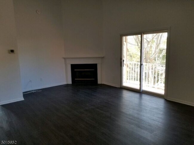 Building Photo - 360 Potomac Dr