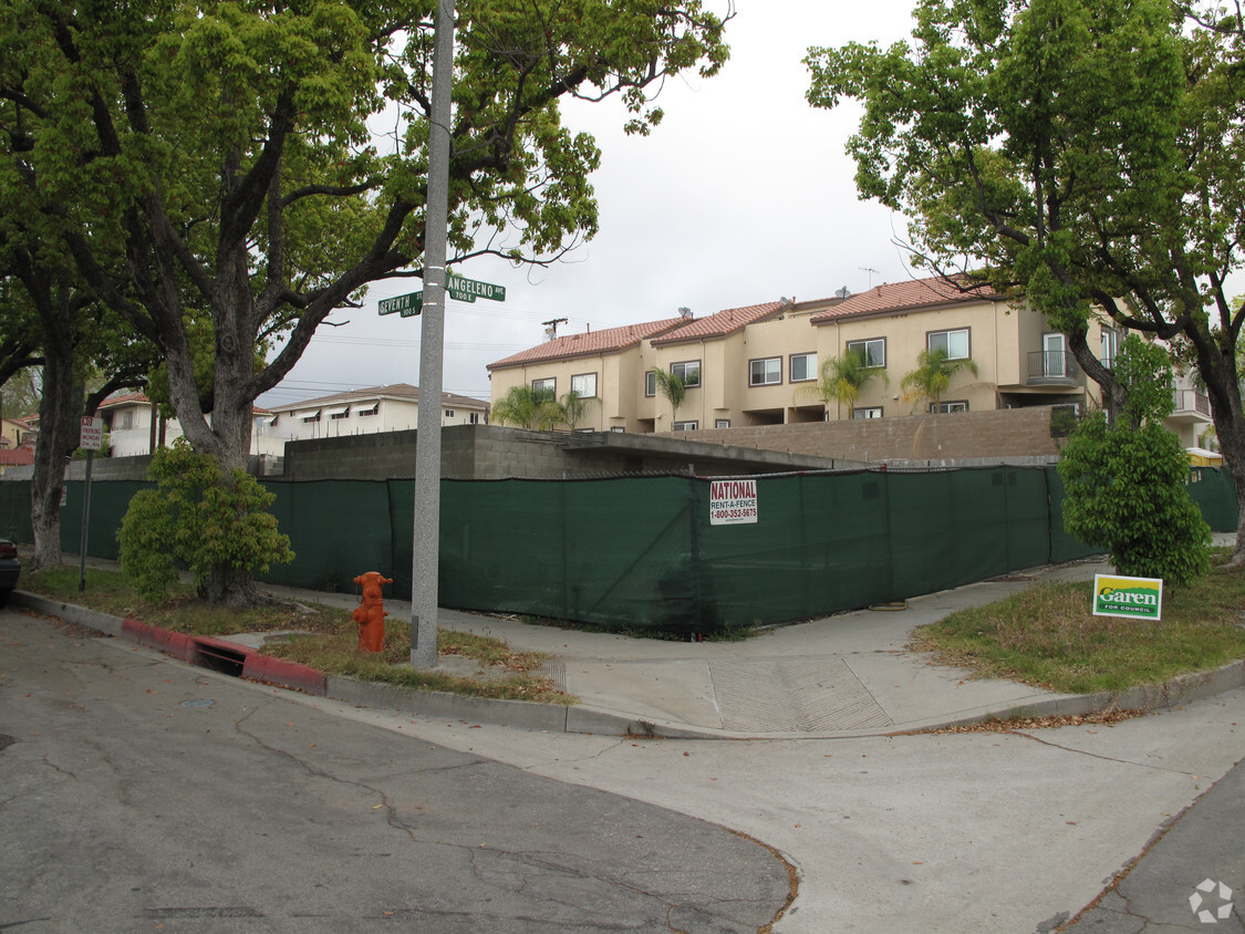 Primary Photo - 707 E Angeleno Ave