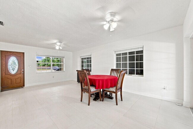 Foto del edificio - 10275 SW 152nd St