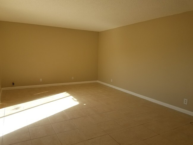 Building Photo - 613 Springdale Cir