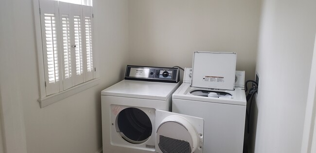 First floor laundry - 112 E Franklin Ave