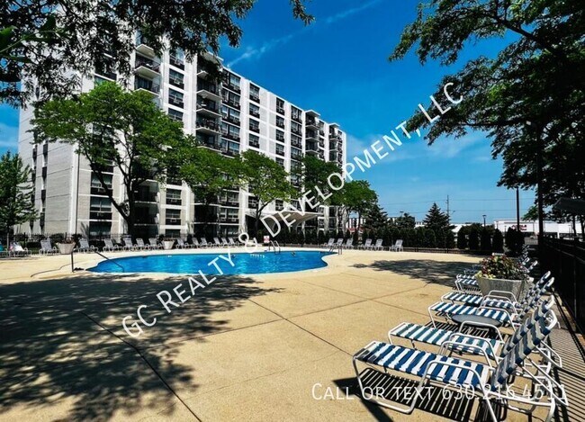 Foto del edificio - 9001 Golf Rd