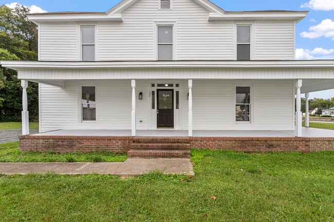 Building Photo - Charming 2-Bedroom, 1.5-Bath Home in Prime...