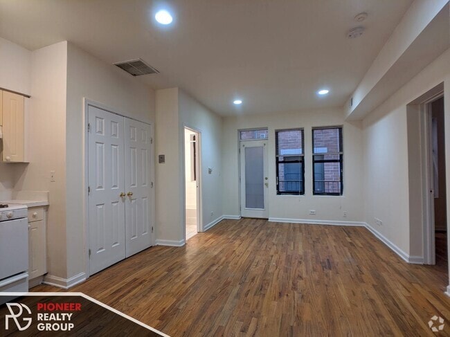 Building Photo - 912 W Dakin St