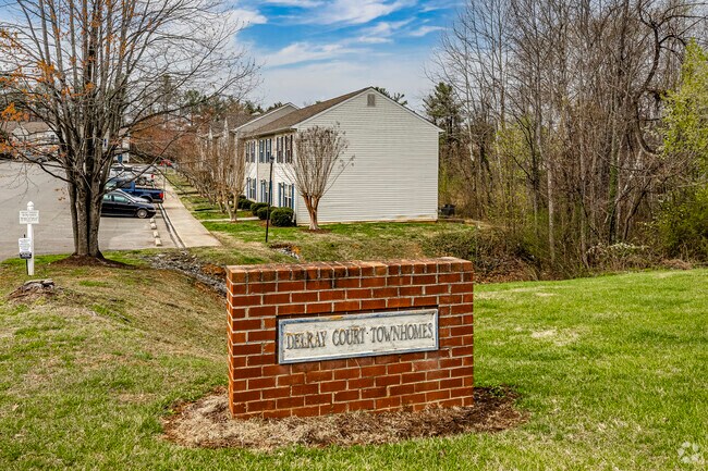 Foto del edificio - Del Ray Townhomes