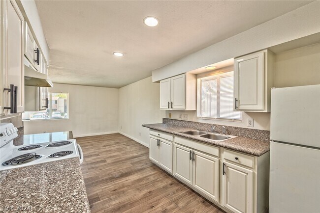 Building Photo - 29 Gold Bar Ct