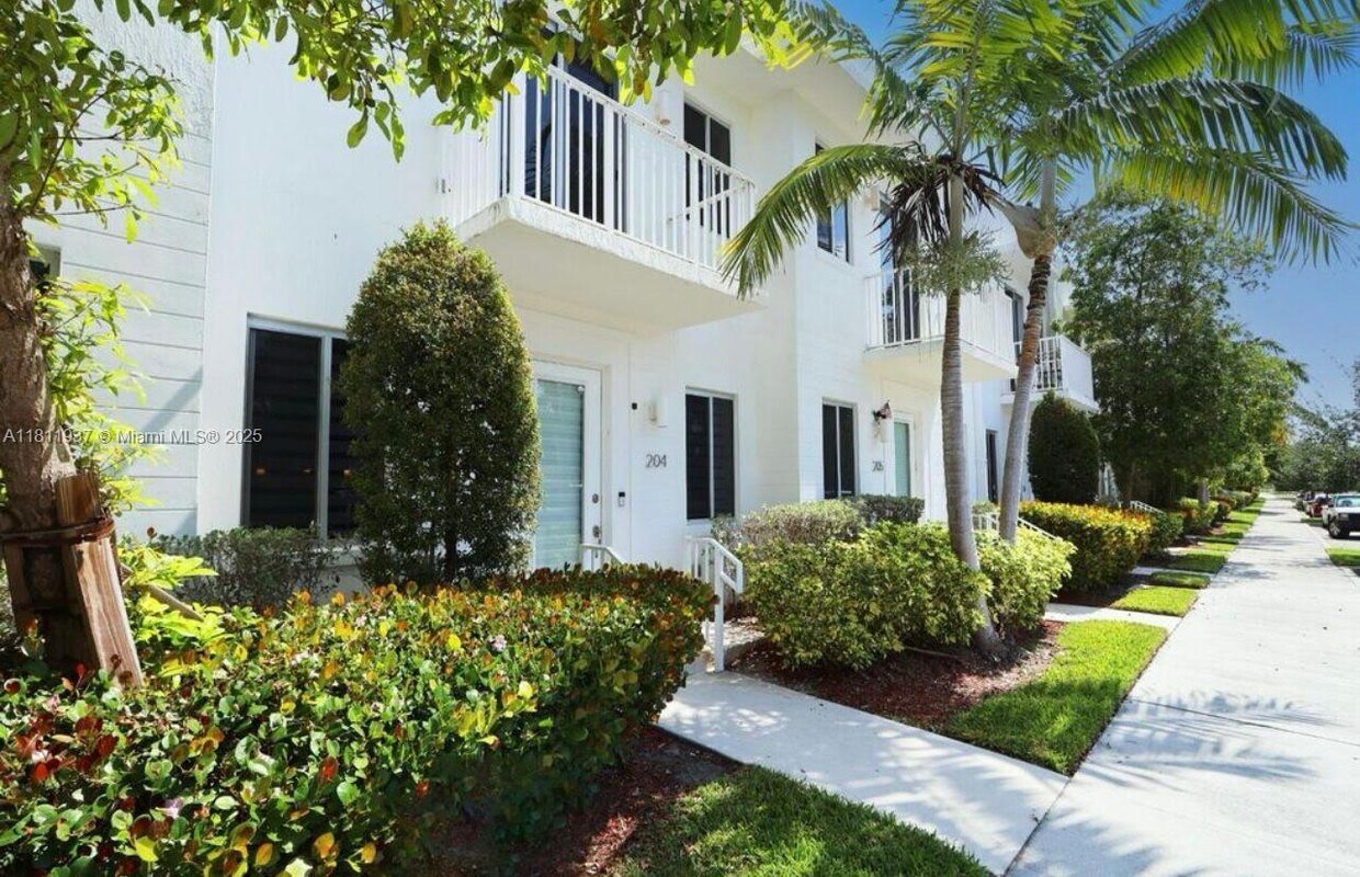 Foto principal - 2621 NE 212th Terrace