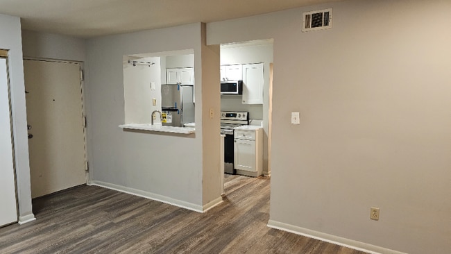 Foto del edificio - 8501 Barrington Ct