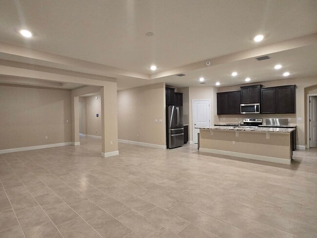 Building Photo - Welcome to the beautiful Finley Woods comm...