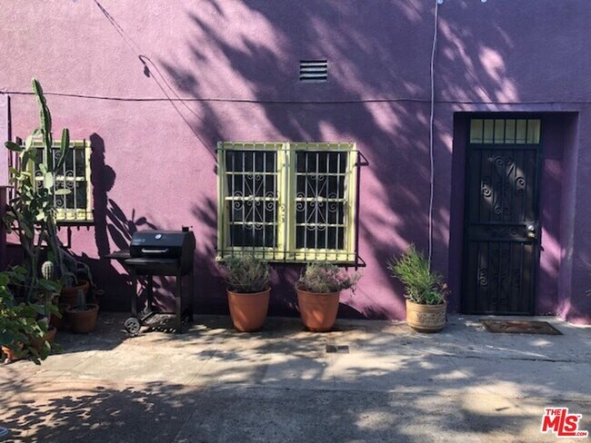 Foto del edificio - 5422 Washington Blvd