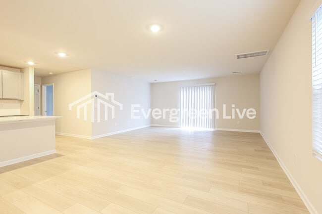 Foto del edificio - 4014 Rustling Grass Trl