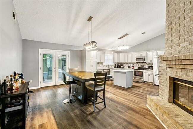 Foto del edificio - 310 Oakley Ln