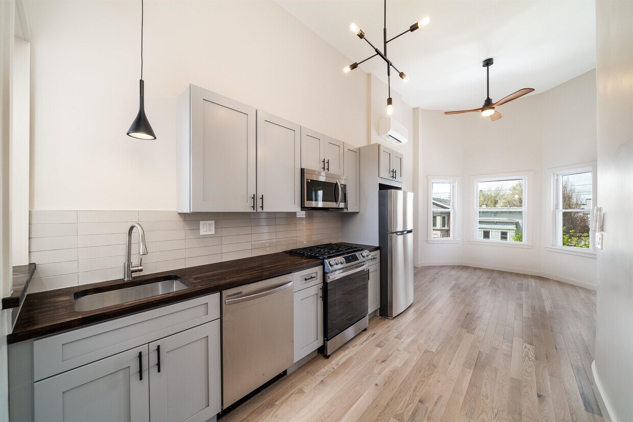 8 ster Ave Unit 3x, Jersey City, NJ 07307 Condo for Rent in Jersey City, NJ