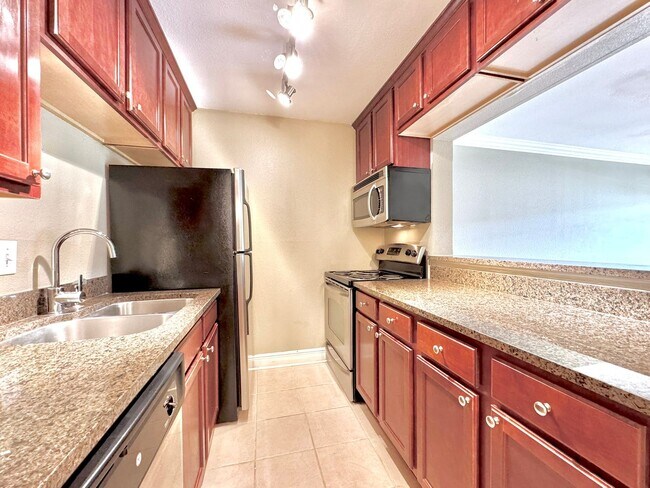 Foto del edificio - Stylish 2BR Condo in The Bradshaw – Gated ...