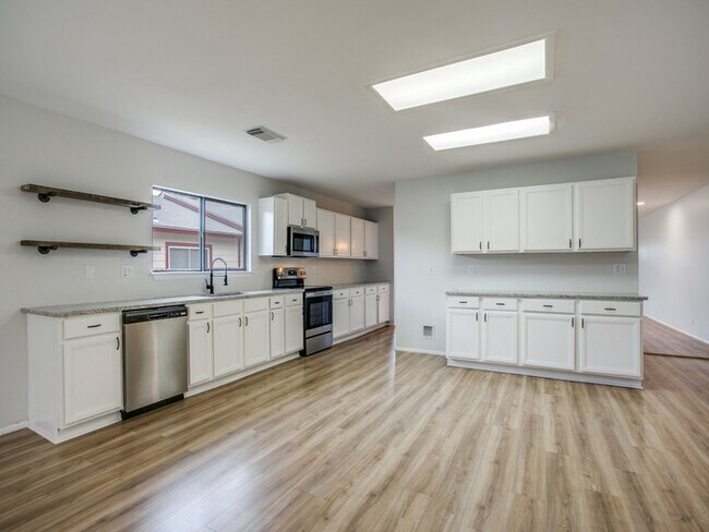 Foto del edificio - Converse, TX - House - $1,745.00 Available...