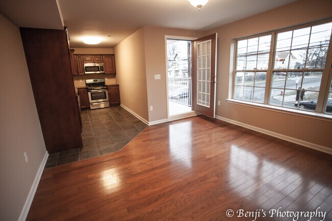 balcony access - 1130 Fairmount Ave