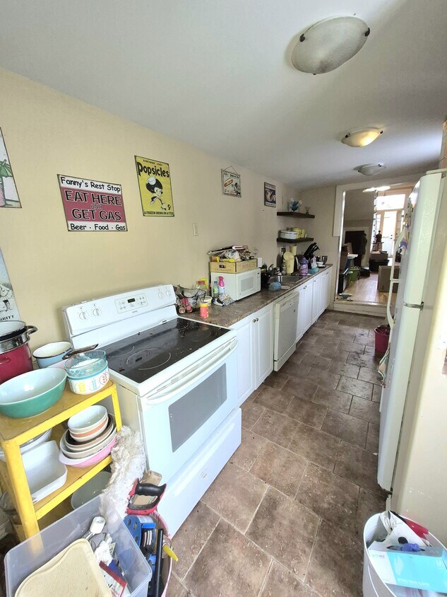 Photo principale - For Rent — Spacious 3-Bedroom | 1 Bathroom House | Available January 1st!