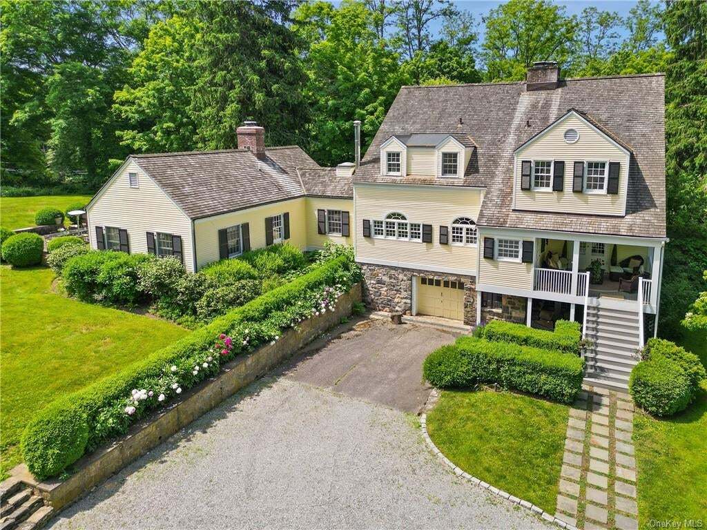 Primary Photo - 1 Twin Lakes Dr