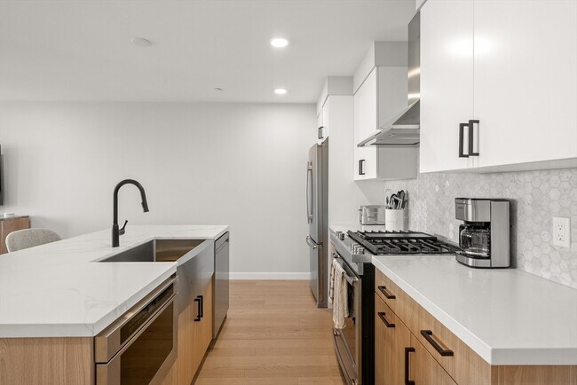 Foto del edificio - 457 W Broadway