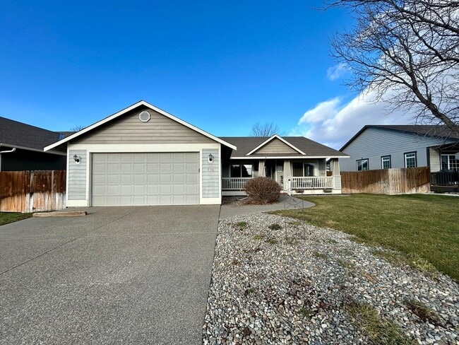 Foto del edificio - Charming Home Near John Wayne Trail