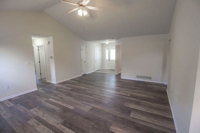 Building Photo - 1603 Smiley Ln