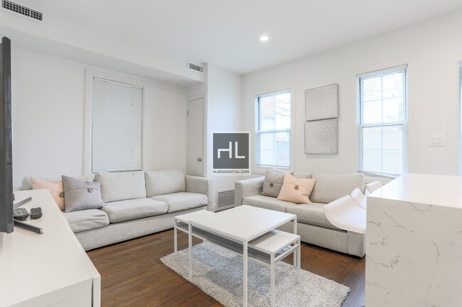 Building Photo - 3br  private backyard, 74 STREET DITMARS