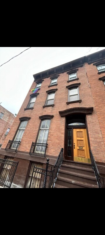 Building Photo - 155 1st St