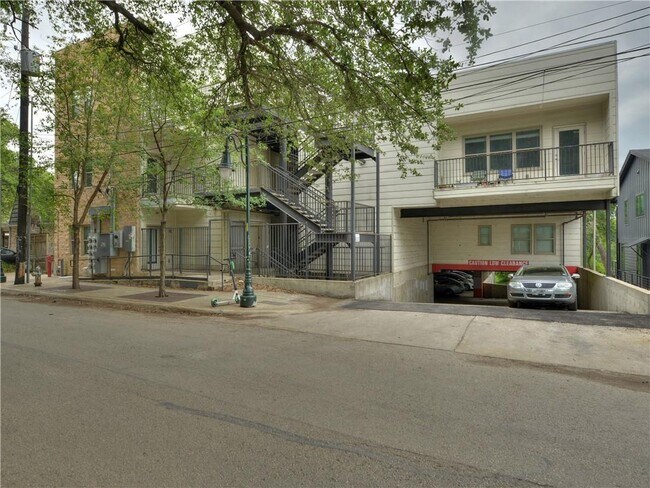 Foto del edificio - 2708 San Pedro St