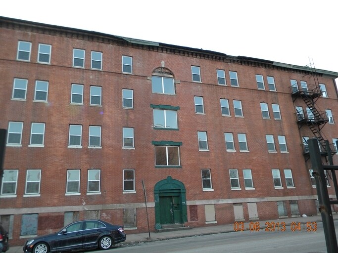 Primary Photo - 231 E North Ave