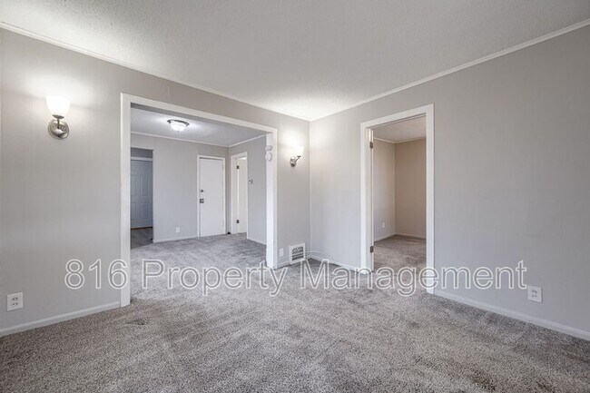 Building Photo - 3211 E 69th St