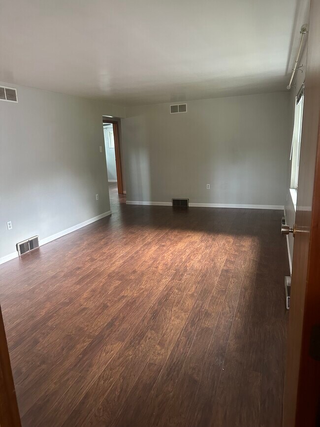 Entry view to Living Room - 1230 Ridge Ave