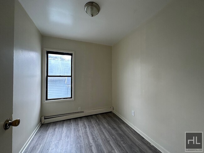 Building Photo - 95 AVENUE