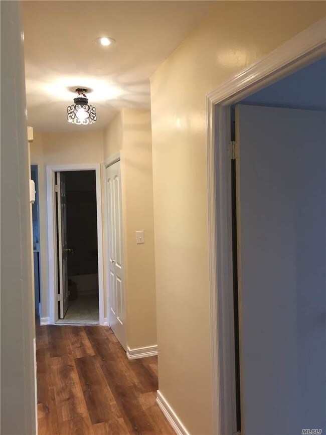 Building Photo - 3 bedroom in Ozone Park NY 11417