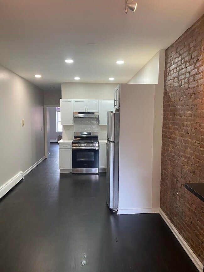 Building Photo - 209 14th St