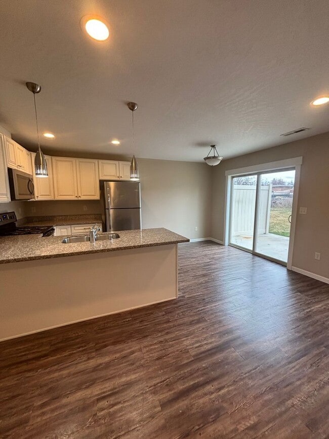 Building Photo - NEWLY UPDATED 4 bed / 2.5 BATH - Desirable Spokane Valley