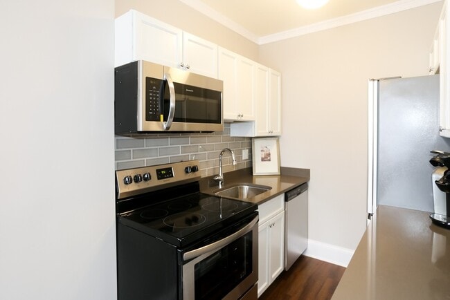 Foto del edificio - 817 W Lakeside Pl