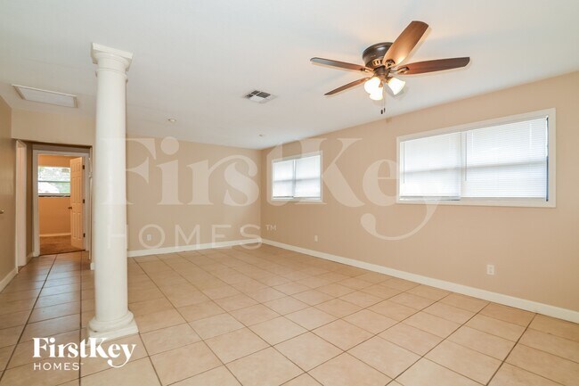 Foto del edificio - 10070 Harris Ave