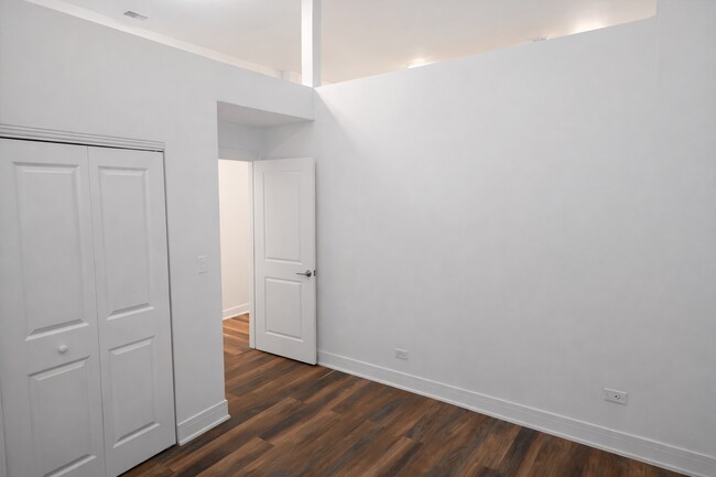 Foto del edificio - 1533 N Western Ave