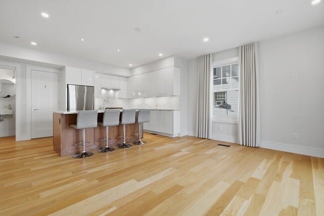 Building Photo - 126 Englewood Ave