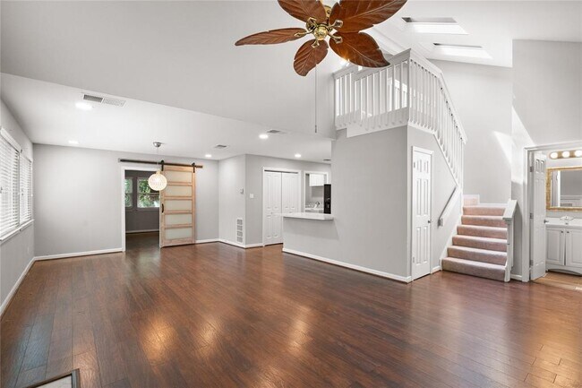 Foto del edificio - 54 Sawmill Grove Ln