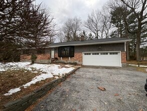 Building Photo - 628 Sunny Ln