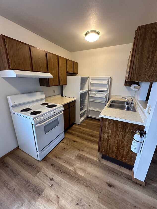 Kitchen - 210 Grant Ct
