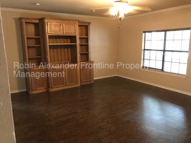 Building Photo - 304 S Bowie Dr