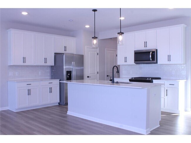Building Photo - 14945 Athlone Pl