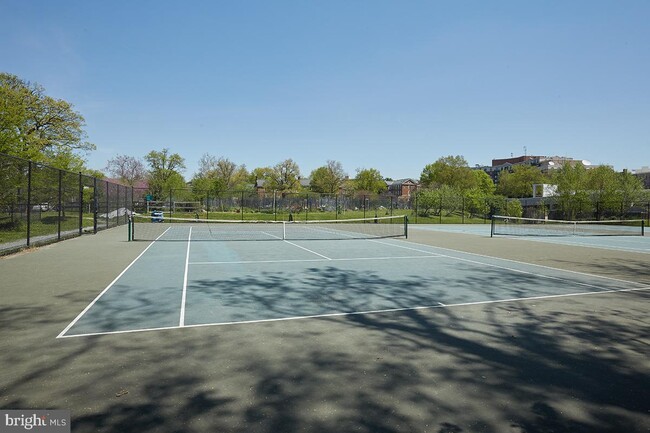 Foto del edificio - 3816 Porter St NW