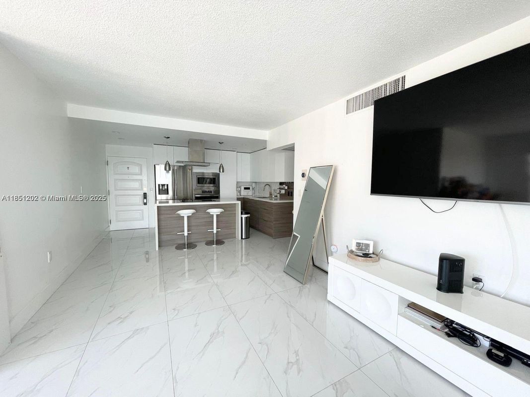 Foto del edificio - 11111 Biscayne Blvd
